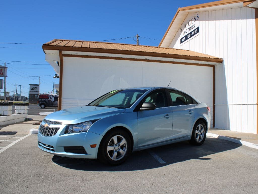 2012 Chevrolet Cruze LS Sedan FWD