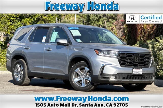2023 Honda Pilot EX-L FWD with Captains Chairs