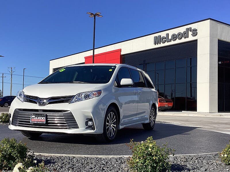 2018 Toyota Sienna XLE 8-Passenger FWD