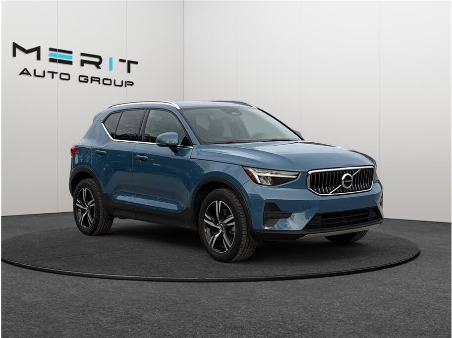 2024 Volvo XC40 B5 Core Dark Theme AWD