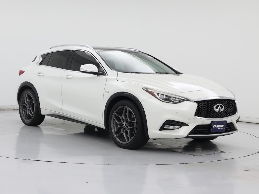 2017 INFINITI QX30 Premium FWD