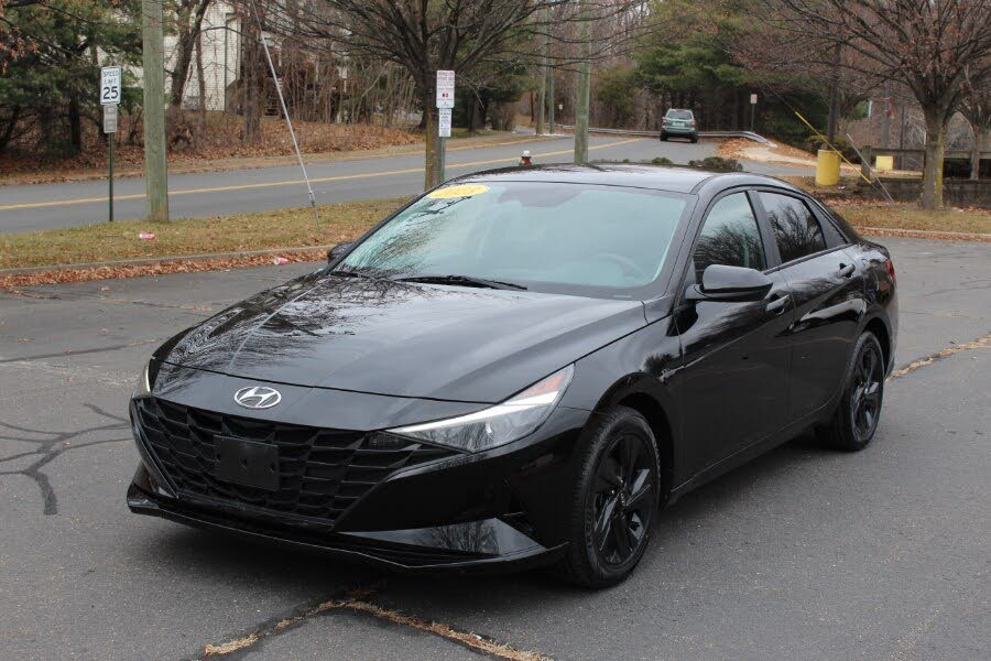 2023 Hyundai Elantra SEL FWD