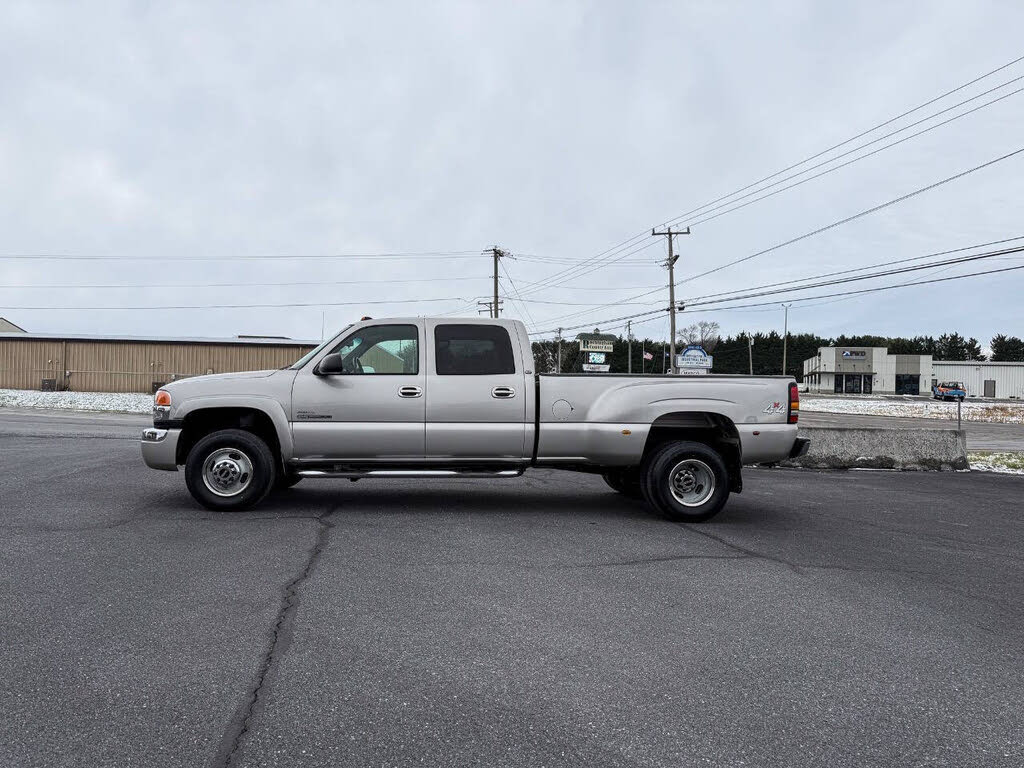 2004 GMC Sierra 3500 4 Dr SLT 4WD Crew Cab LB DRW