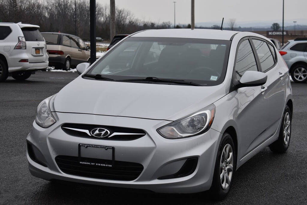 2014 Hyundai Accent GS 4-Door Hatchback FWD