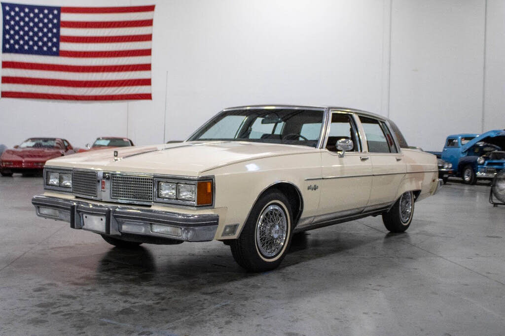 1984 Oldsmobile Ninety-Eight Regency Sedan RWD