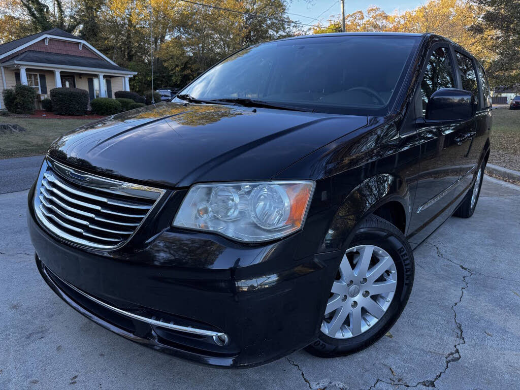 2013 Chrysler Town & Country Touring FWD