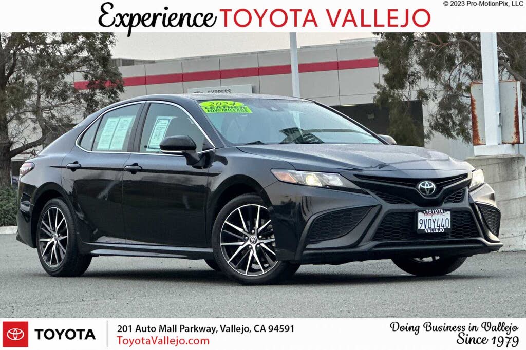2024 Toyota Camry SE FWD