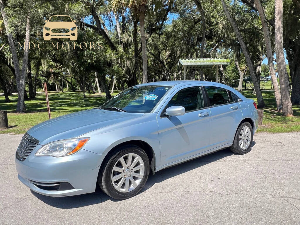 2012 Chrysler 200 Touring Sedan FWD