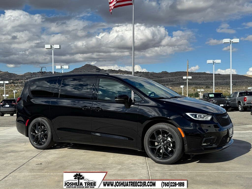 2026 Chrysler Pacifica Select FWD