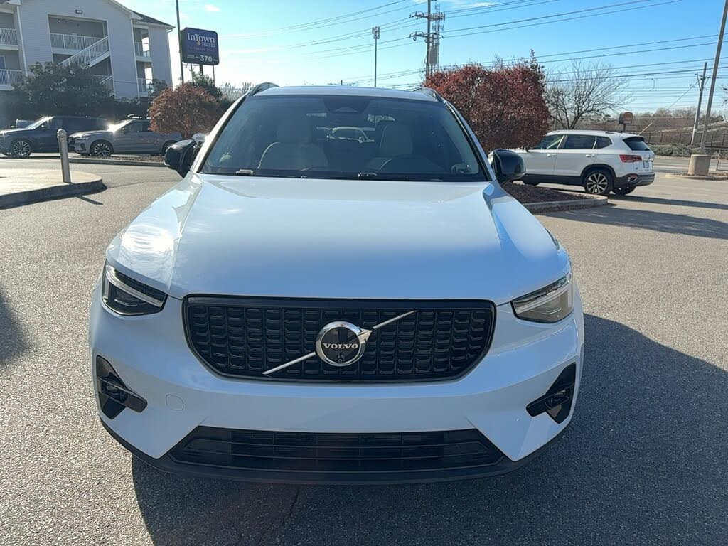 2024 Volvo XC40 B5 Ultimate Dark Theme AWD