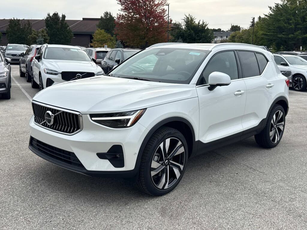 2025 Volvo XC40 B5 Ultra Bright Theme AWD