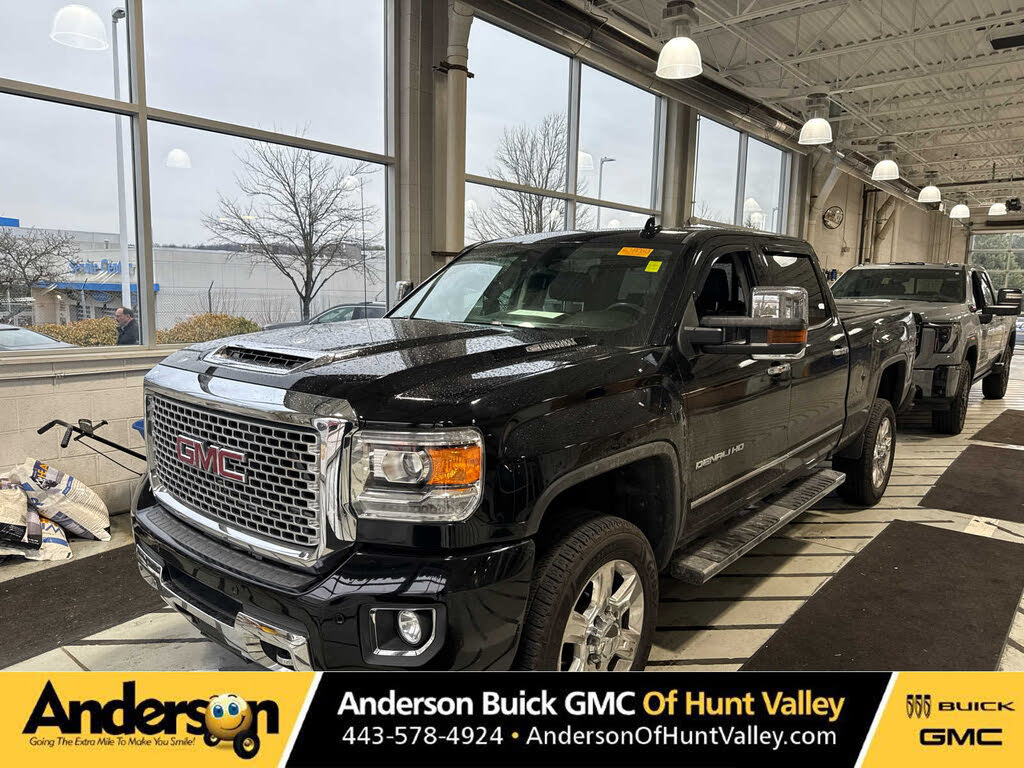 2017 GMC Sierra 2500HD Denali Crew Cab SB 4WD
