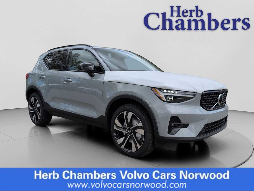 2025 Volvo XC40 B5 Ultra Dark Theme AWD