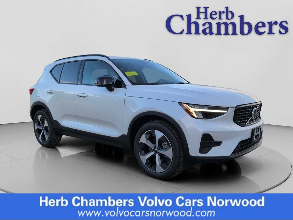 2026 Volvo XC40 B5 Core AWD