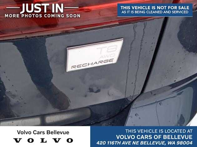 2024 Volvo XC60 Recharge T8 Plus Dark Theme eAWD