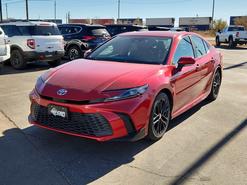 2025 Toyota Camry SE FWD