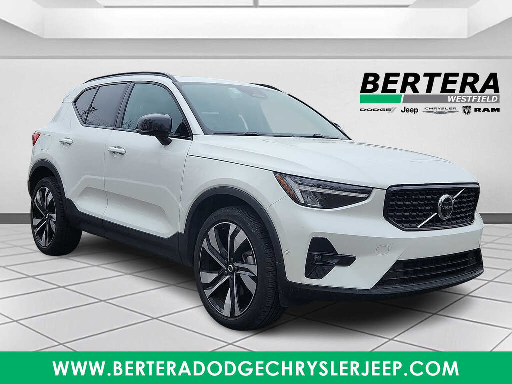 2025 Volvo XC40 B5 Plus Dark Theme AWD