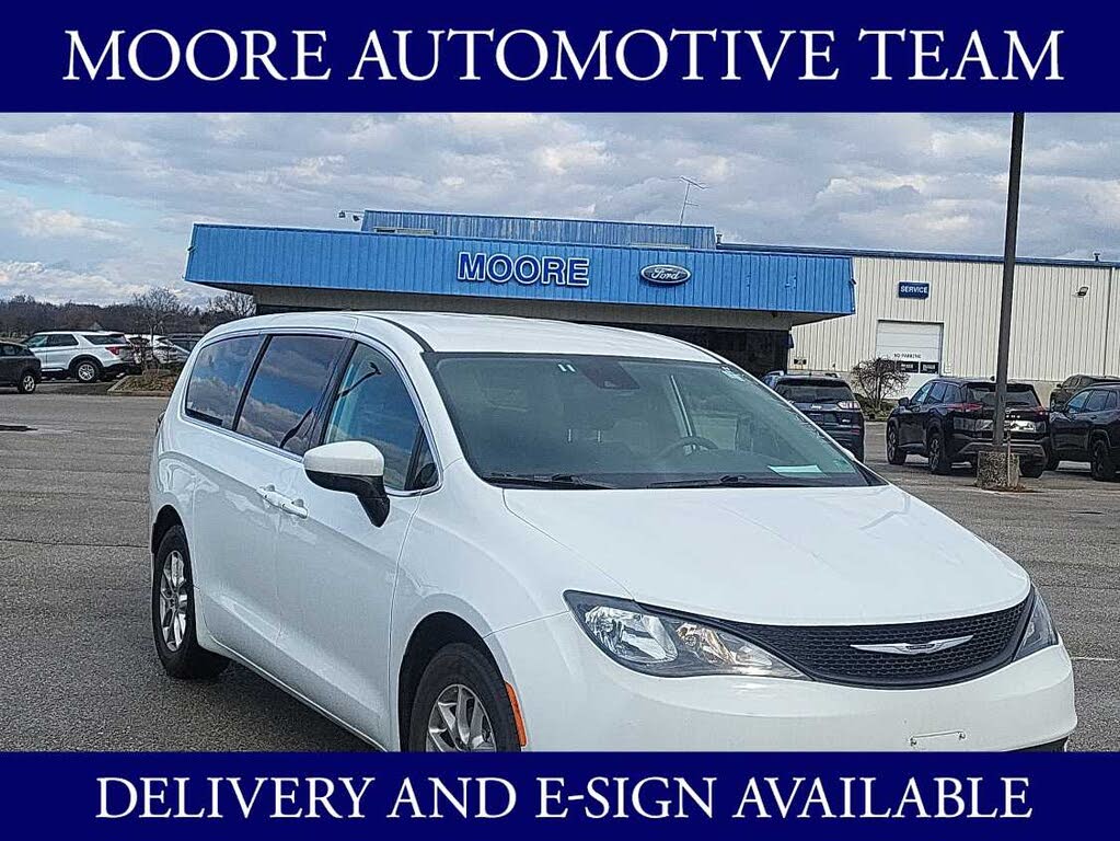 2023 Chrysler Voyager LX FWD