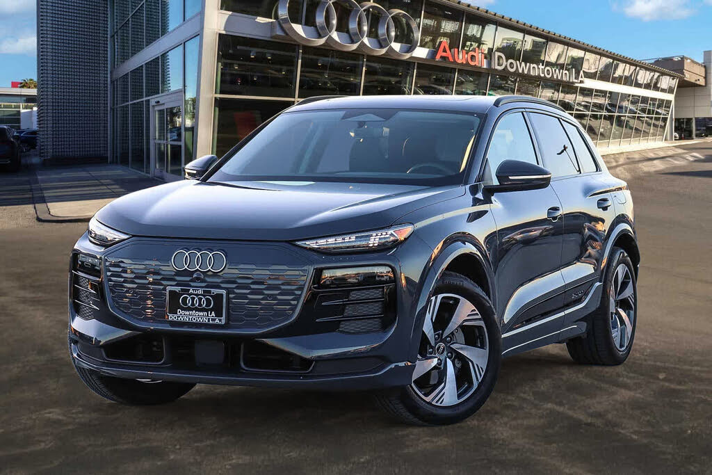 2025 Audi Q6 e-tron quattro Premium Plus