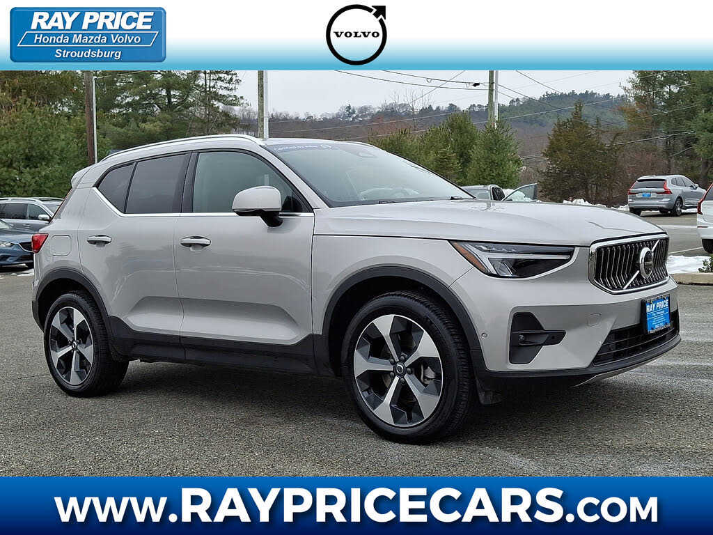 2025 Volvo XC40 B5 Plus Bright Theme AWD
