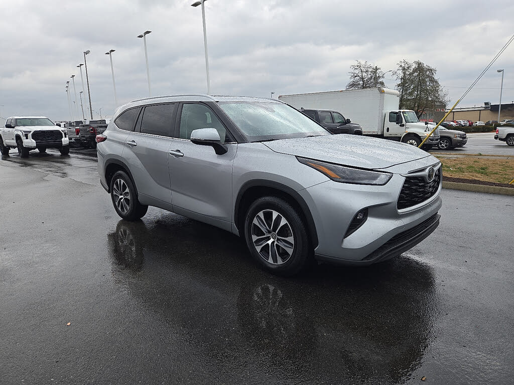 2024 Toyota Highlander XLE FWD