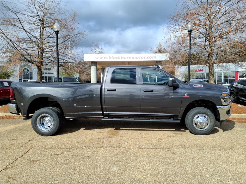 2026 RAM 3500 Tradesman Crew Cab LB DRW 4WD