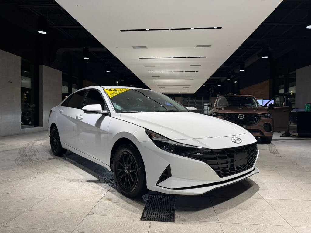 2023 Hyundai Elantra Essential FWD