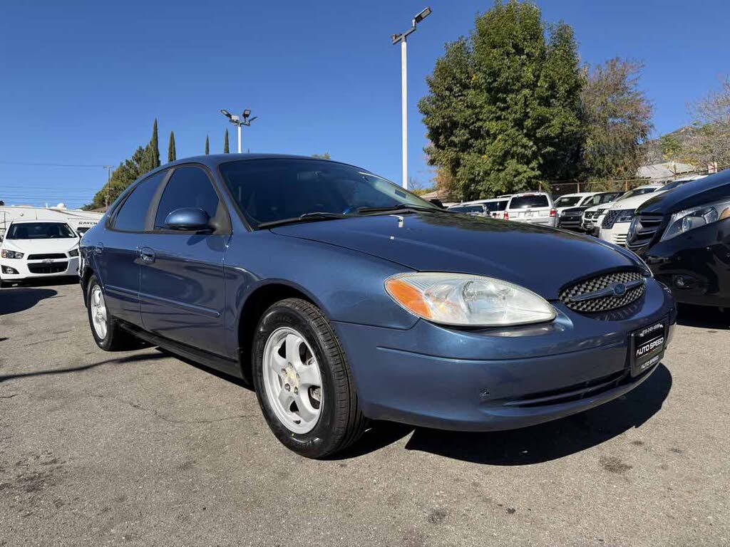 2002 Ford Taurus SE