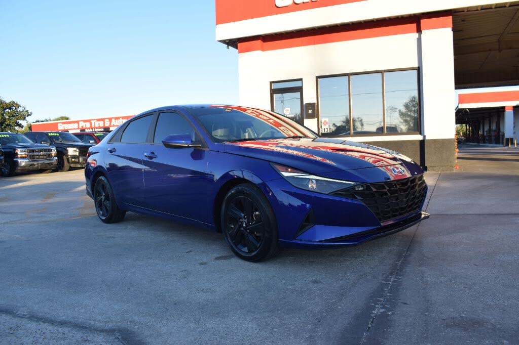 2023 Hyundai Elantra SEL FWD