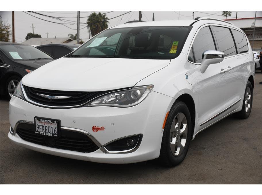 2018 Chrysler Pacifica Hybrid Limited FWD