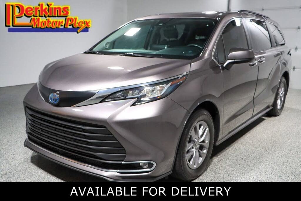 2022 Toyota Sienna XLE 7-Passenger FWD