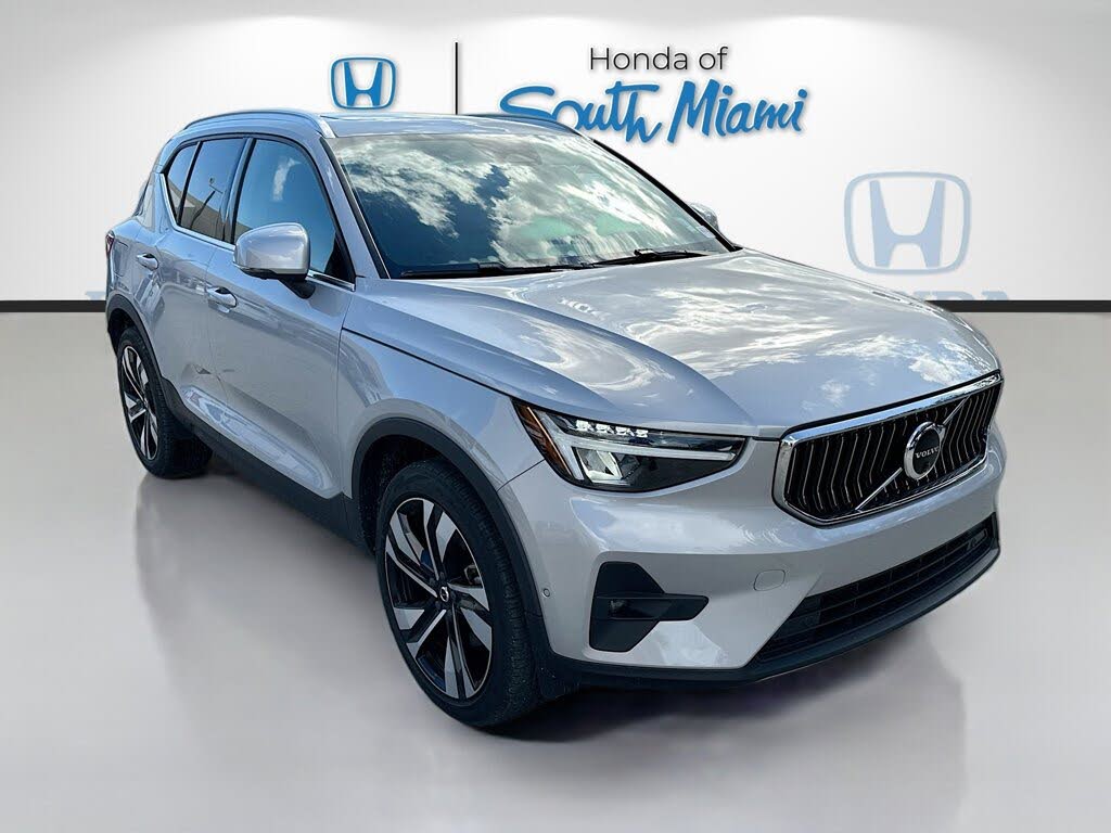 2023 Volvo XC40 B5 Ultimate Bright Theme AWD