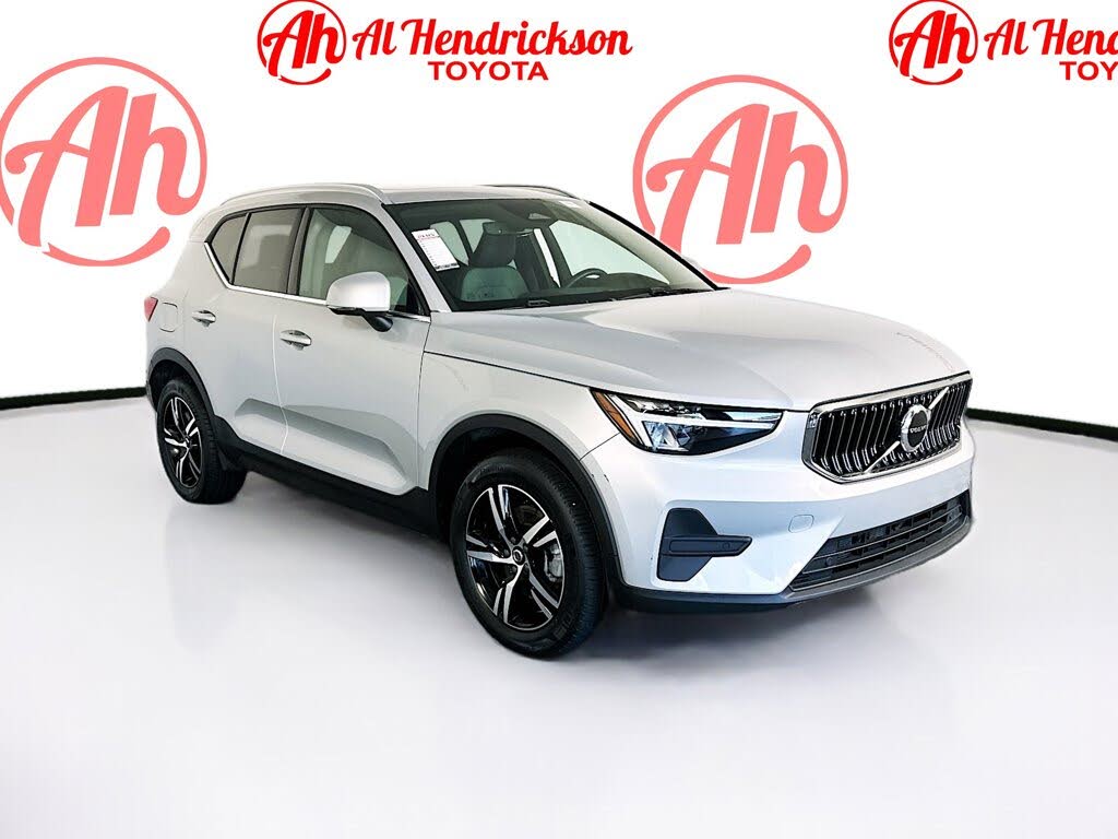 2025 Volvo XC40 B5 Core Bright Theme AWD