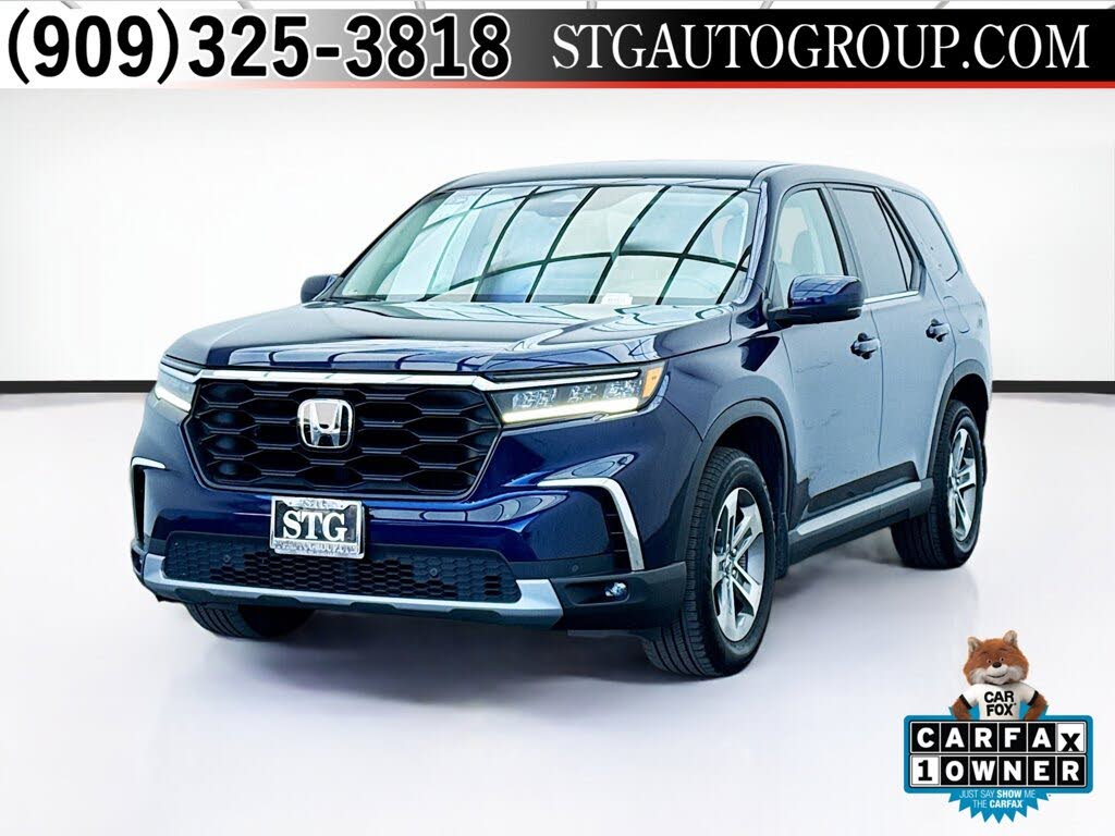 2023 Honda Pilot EX-L AWD with Captains Chairs