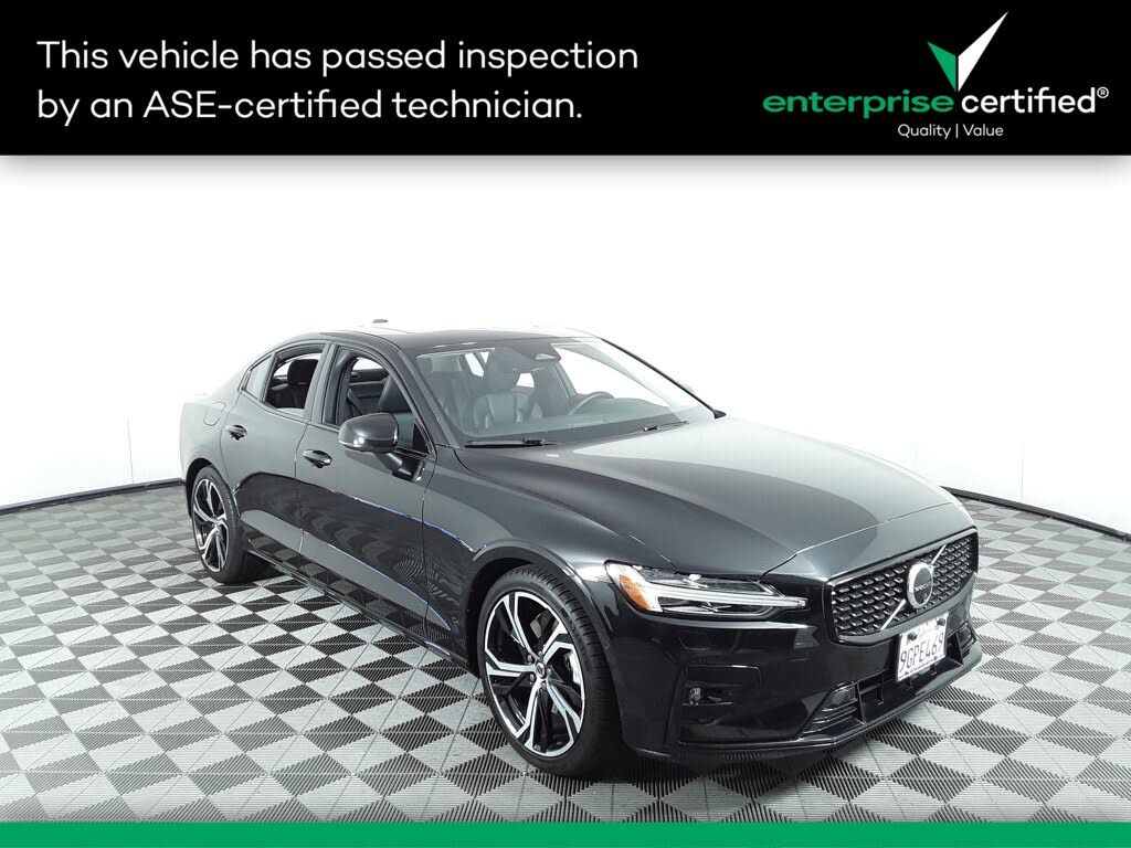 2024 Volvo S60 B5 Plus Dark Theme FWD