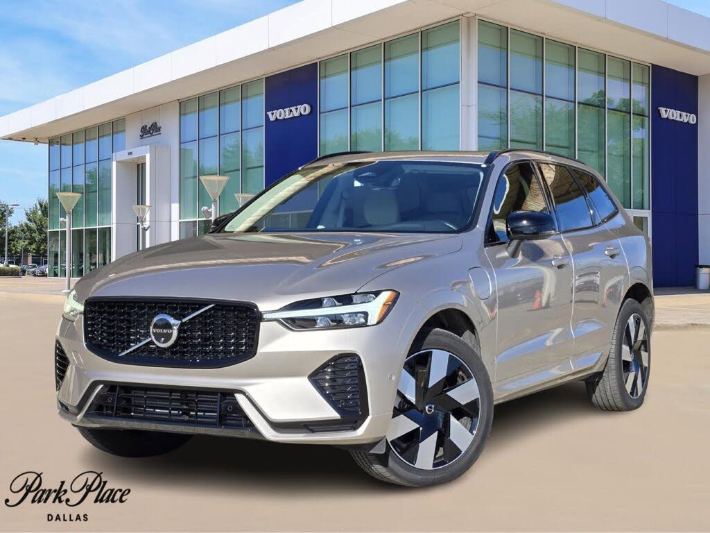 2025 Volvo XC60 Recharge T8 Plus Dark Theme eAWD