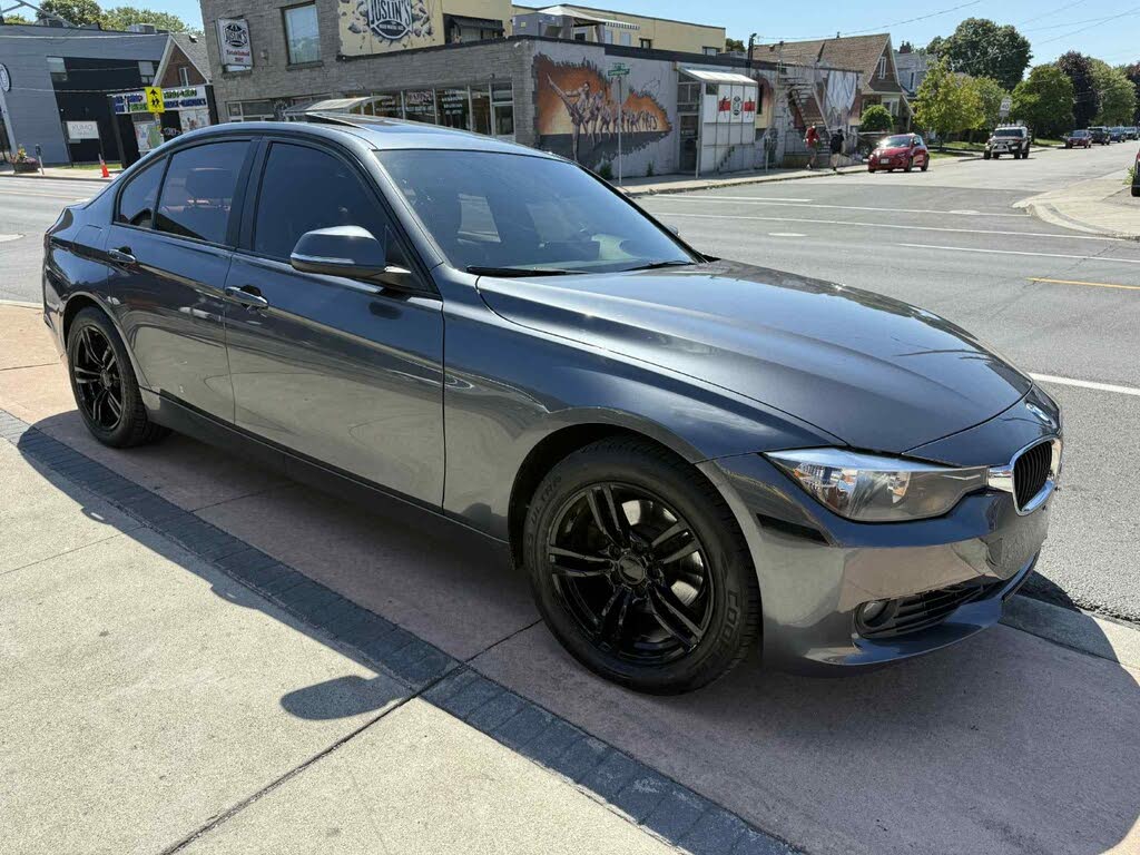 BMW 3 Series 328i xDrive Sedan AWD 2013