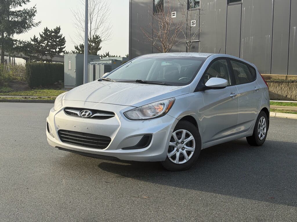 2012 Hyundai Accent GL 4-Door Hatchback FWD