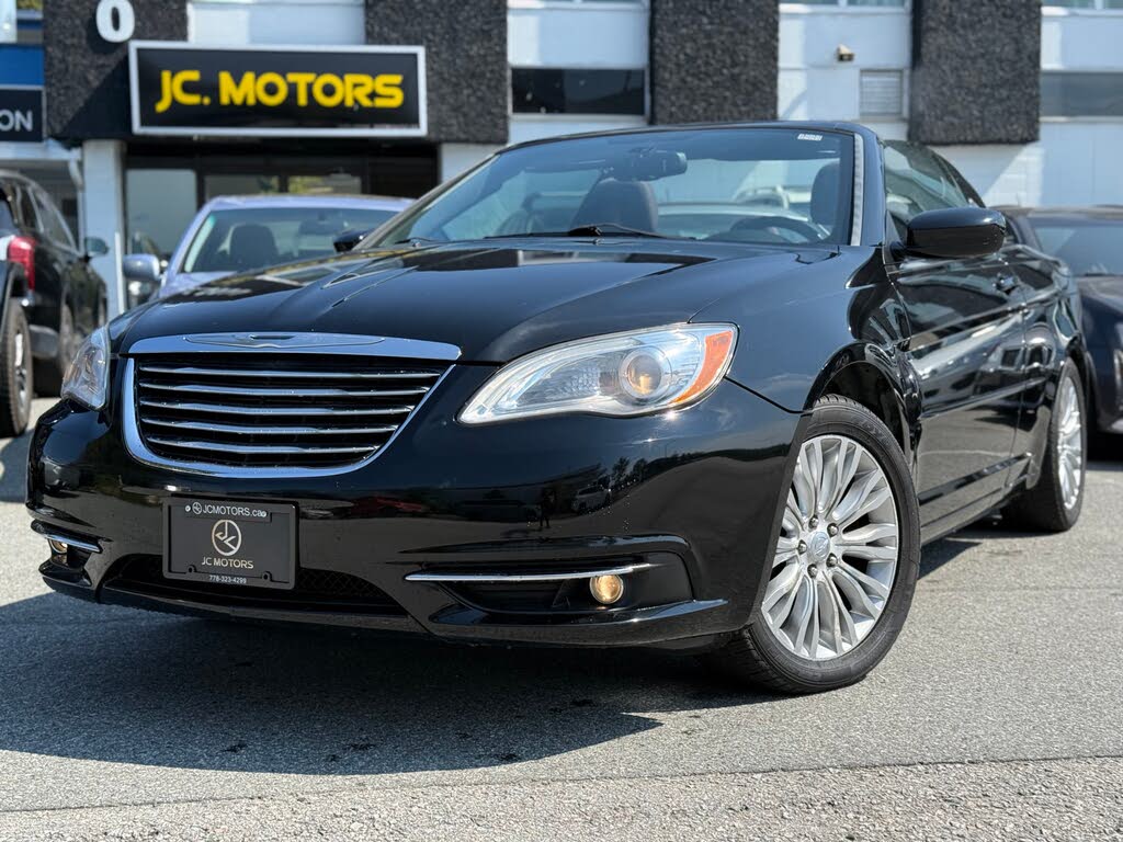 2013 Chrysler 200 Touring Convertible FWD