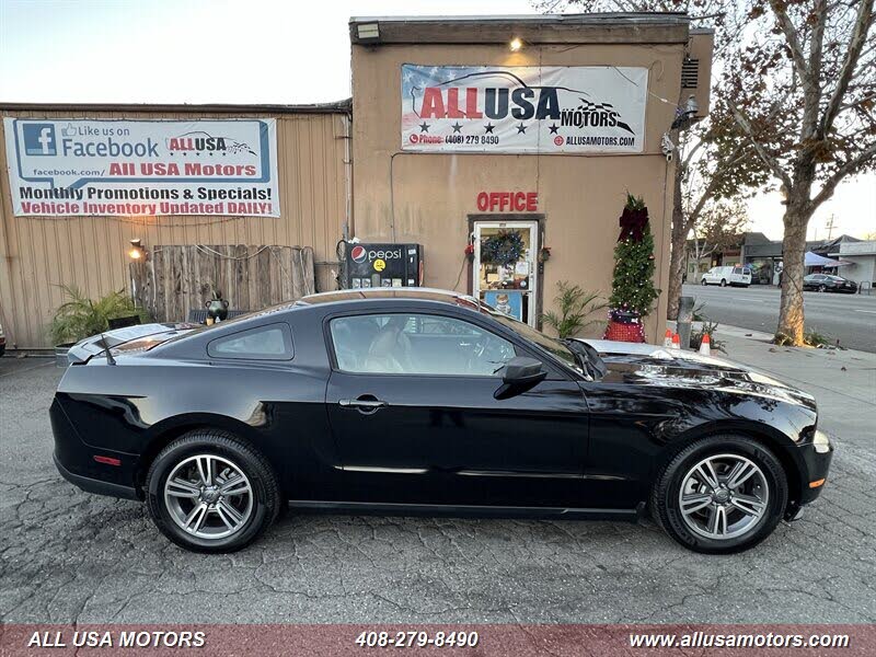 2011 Ford Mustang V6 Premium Coupe RWD