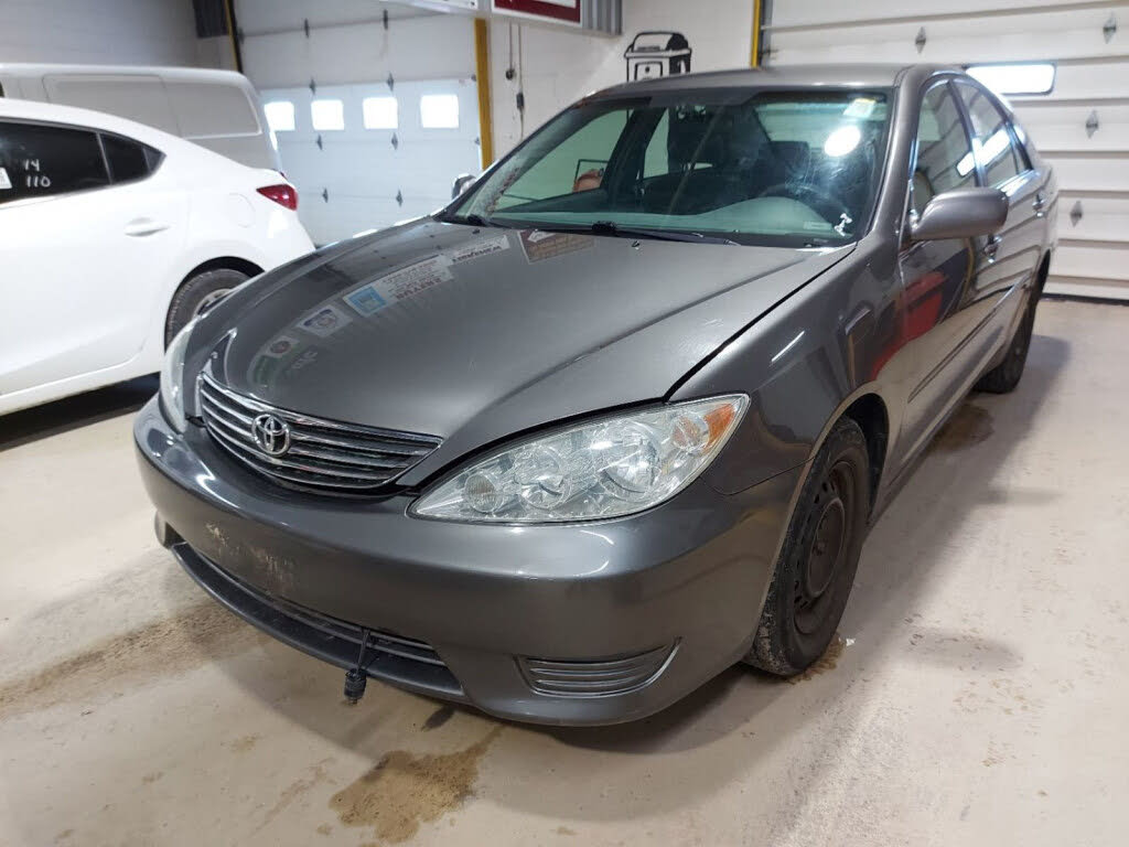 2005 Toyota Camry LE FWD