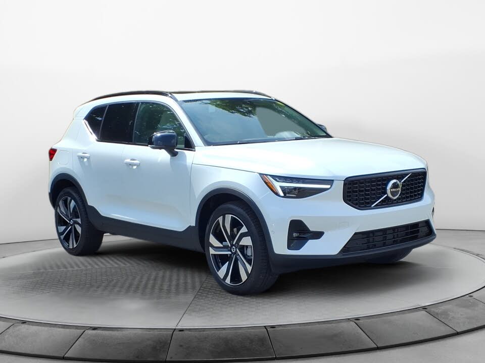2025 Volvo XC40 B5 Plus Dark Theme AWD