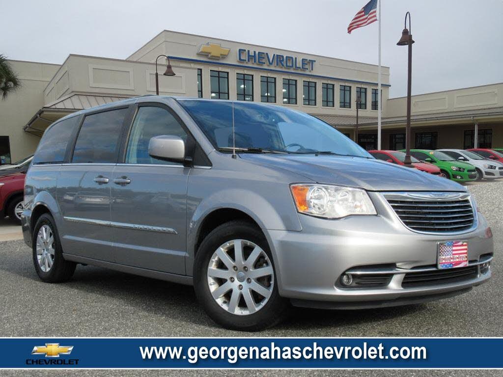 2016 Chrysler Town & Country Touring FWD