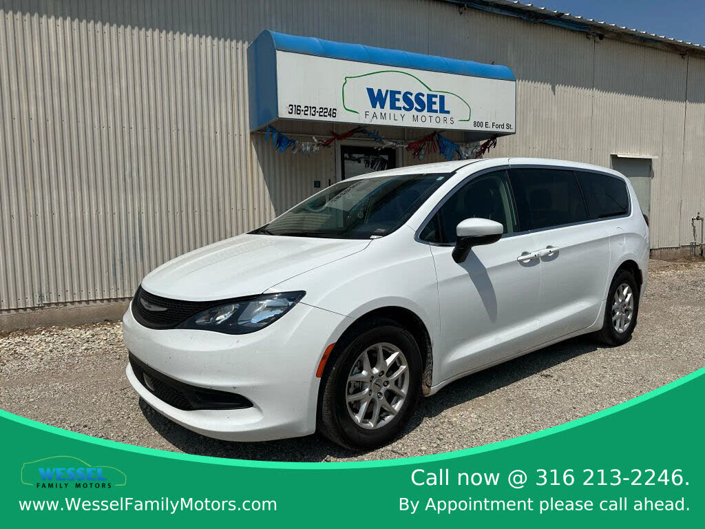 2022 Chrysler Voyager LX FWD