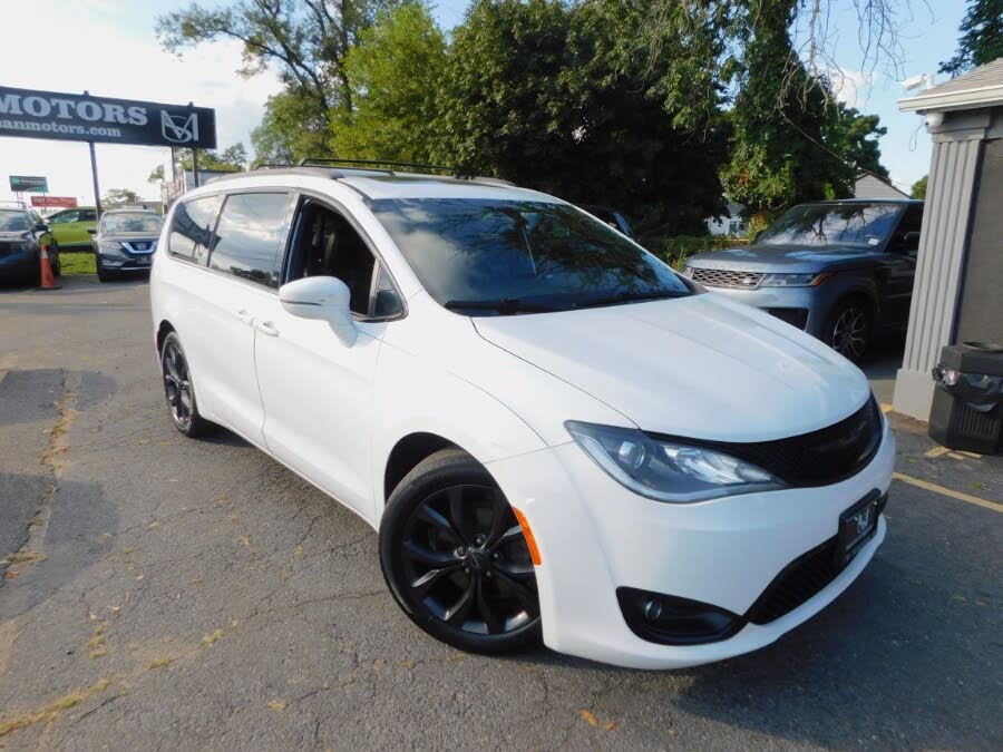 2019 Chrysler Pacifica Limited FWD