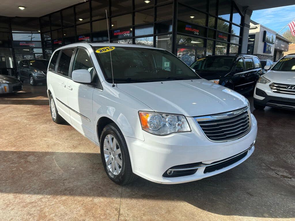 2015 Chrysler Town & Country Touring FWD