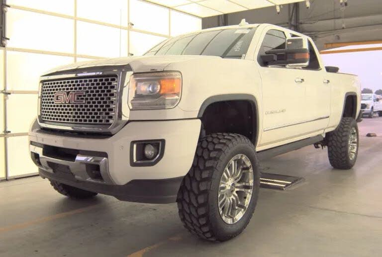 2016 GMC Sierra 2500HD Denali Crew Cab SB 4WD