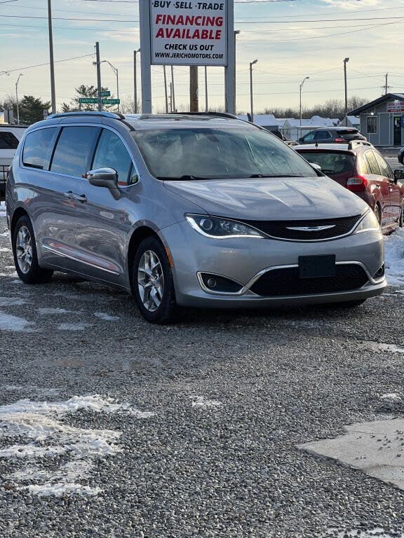 2018 Chrysler Pacifica Limited FWD
