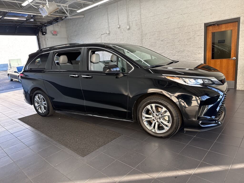 2023 Toyota Sienna XSE 7-Passenger AWD