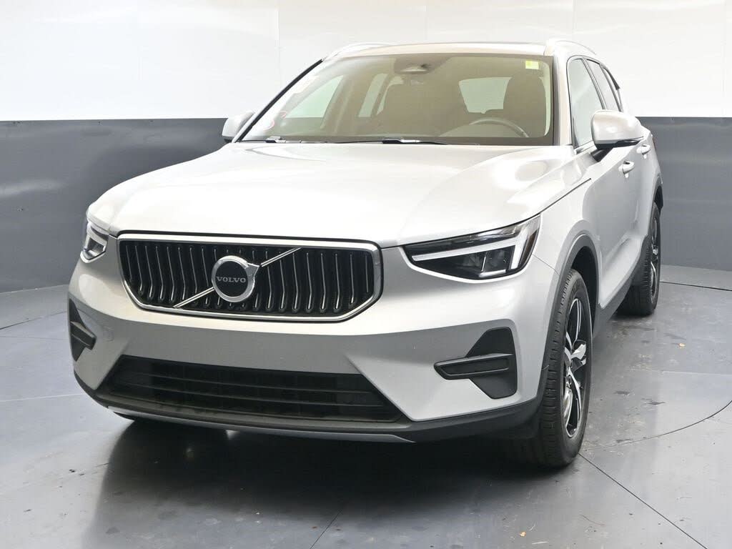 2025 Volvo XC40 B5 Core Bright Theme AWD